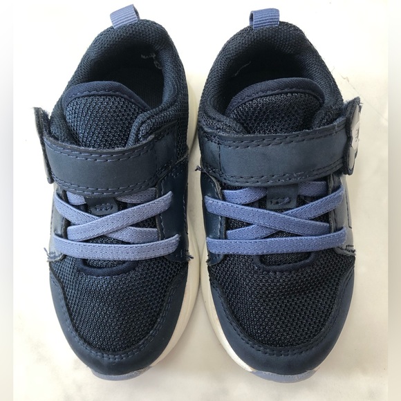 H&M Mickey Mouse toddler shoes 4-5 - Picture 2 of 6